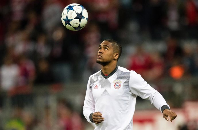 Douglas Costa jugando con el Bayern