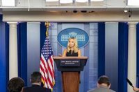 La portavoz de Trump se suma a la lista de contagiados por coronavirus en la Casa Blanca