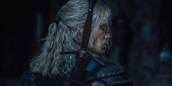 2. Henry Cavill luce nueva armadura en la temporada 2 de The Witcher