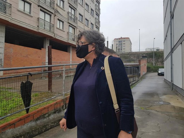 La alcaldesa de O Porriño (Pontevedra), Eva García de la Torre, tras declarar en un juzgado de la localidad