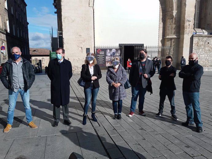 Las visitas guiadas a la Catedral Santa María y a la Muralla de Vitoria incorporan realidad virtual