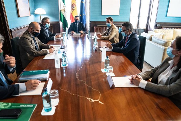Reunión general de estrategia sobre la energía y el cambio climático presidida por el presidente de la Junta de Andalucía, Juanma Moreno.