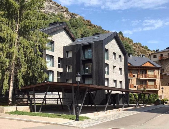 La conversión de un antiguo hotel en viviendas en Panticosa (Huesca) gana el XXXV Premio García Mercadal de Arquitectura