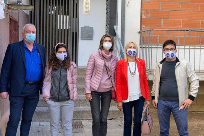 L'acte de presentació de la iniciativa del PP contra les ocupacions illegals, amb Llanos de Luna i Maria ngels Olmedo al centre, aquest 5 d'octubre del 2020. (Horitzontal)