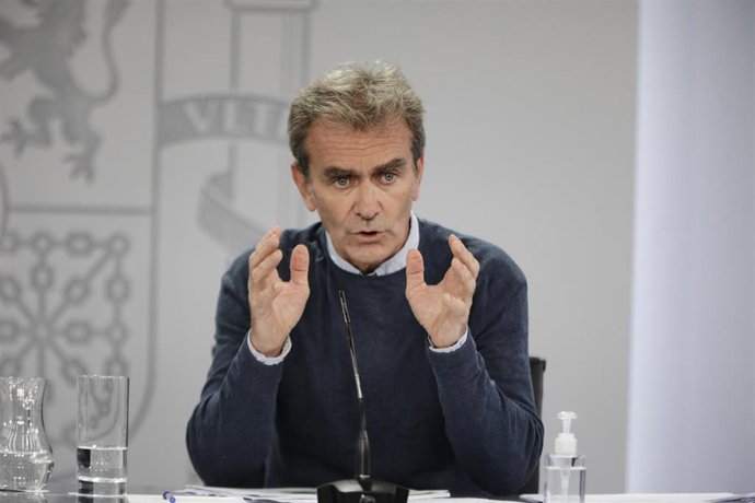 El director del Centro de Coordinación de Alertas y Emergencias Sanitarias (CCAES), Fernando Simón, comparece en rueda de prensa en Moncloa, para informar de la evolución de la pandemia, en Madrid (España), a 5 de octubre de 2020.