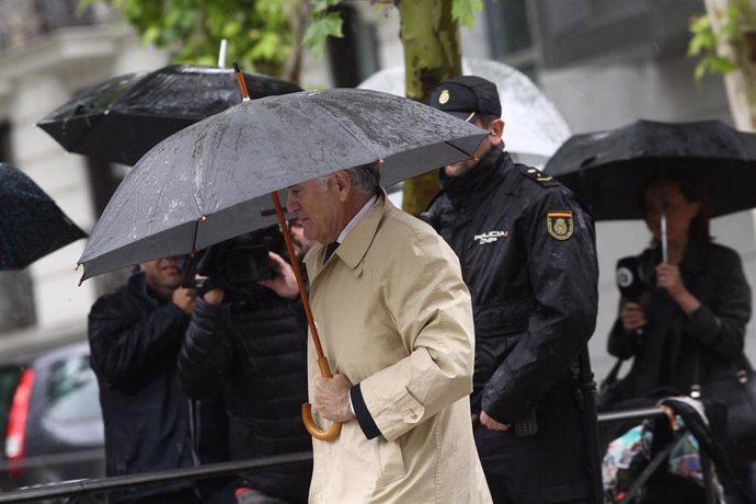 El extesorero del PP Luis Bárcenas llega a la Audiencia Nacional para saber si ingresa ya en prisión por Gürtel