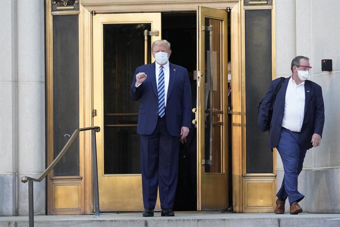 EEUU.- Trump abandona el hospital y llega a la Casa Blanca en helicóptero