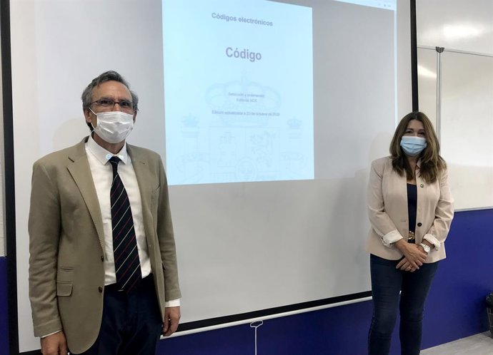 Los profesores de Derecho Público de la UJA Jorge Lozano y María José Carazo.