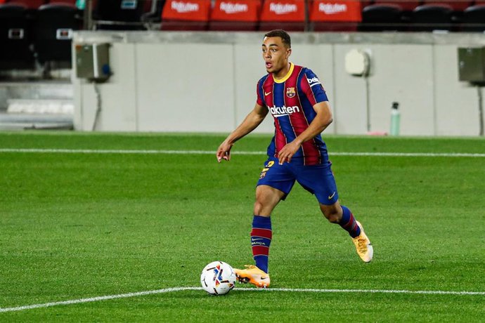 Sergiño Dest en su debut con el Barcelona
