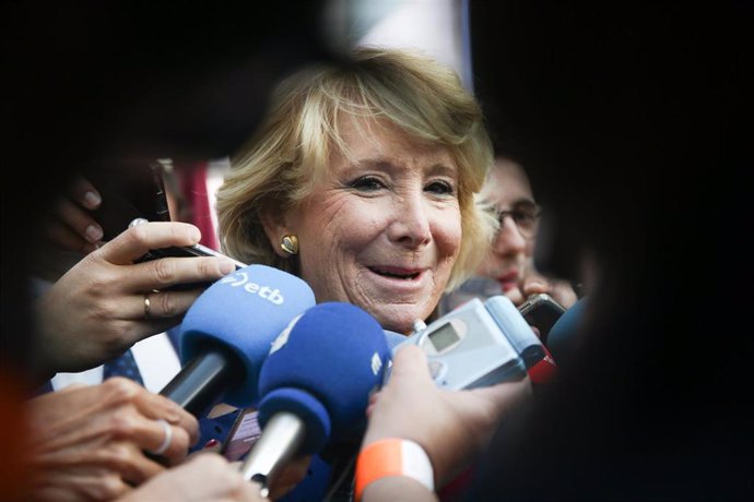 La exalcaldesa de Madrid, Esperanza Aguirre, llega a la Sesión de constitución del Ayuntamiento de Madrid.