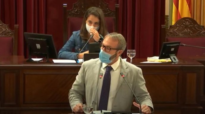 El diputado del PP José Luis Camps en el Parlament.