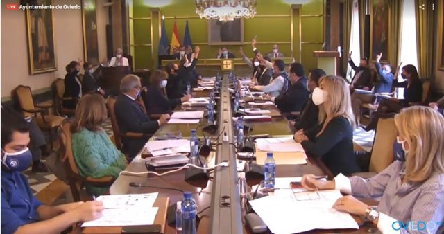 Aprobación inicial de las ordenanzas fiscales para 2021 en el pleno del Ayuntamiento de Oviedo