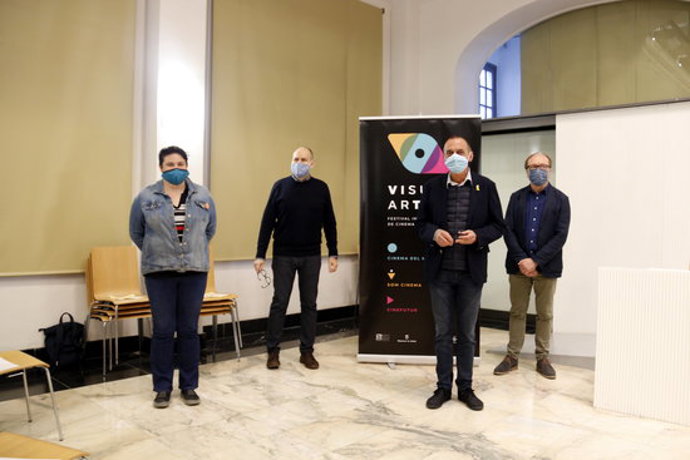 D'esquerra a dreta: la vicepresidenta de la Diputació de Lleida, Estefania Rufach; el regidor de Cultura, Jaume Rutllant; l'alcalde de Lleida, Miquel Pueyo, i el director del Festival Visual Art, Santi Lapeira. Imatge del 6 d'octubre de 2020. (Horitzont