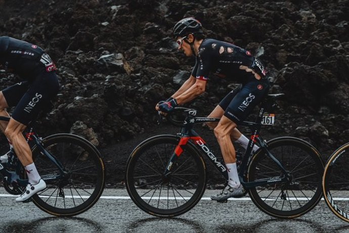 El ciclista británico Geraint Thomas (Ineos Grenadiers) en el Giro de Italia 2020, tras una caída que acarreó su abandono por fractura de pelvis