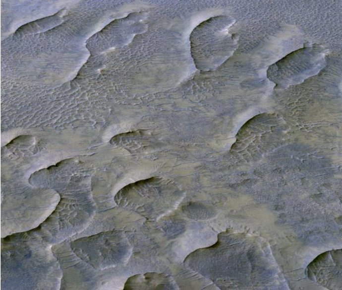 Marte alberga campos de dunas petrificados de mil millones de años  
