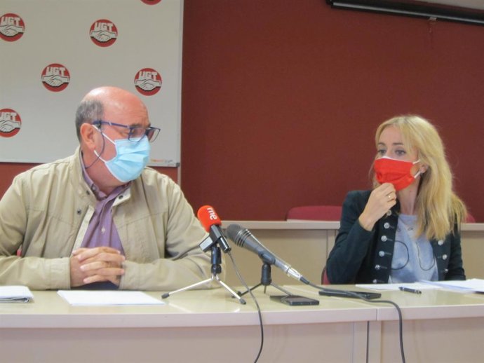 La secretaria general de IFR-A, Carmen Castilla, y el secretario general de UGT en Jaén, Manuel Salazar