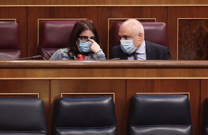 El PSOE defiende el trato "intachable" del Gobierno al Rey y no comenta el plant