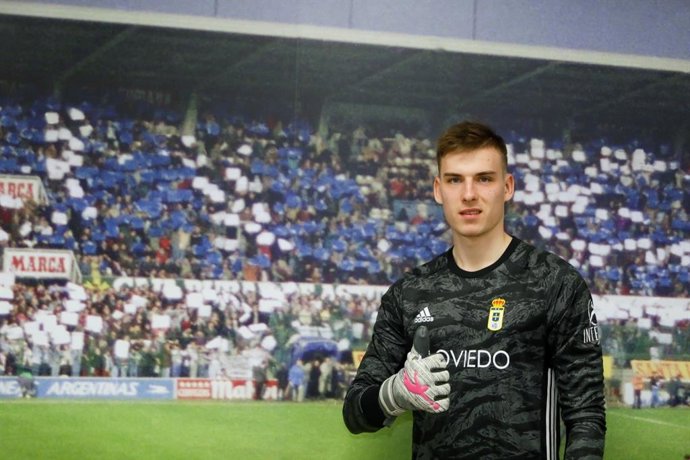 Lunin llega al Oviedo