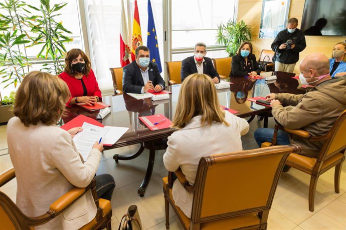 Reunión del Gobierno de Cantabria con el Alto Comisionado para la Lucha contra la Pobreza del Gobierno central y entidades del tercer sector