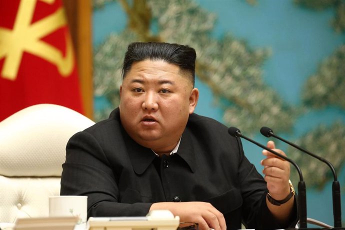 El líder de Corea de Norte, Kim Jong Un, presidiendo una reunión de la Ejecutiva del Partido de los Trabajadores de Corea del Norte