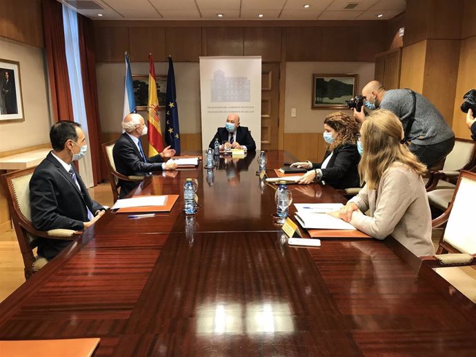 El delegado del Gobierno, Javier Losada, y el fiscal superior de Galicia, Fernando Suanzes, mantienen una reunión sobre la ocupación ilegal de inmuebles