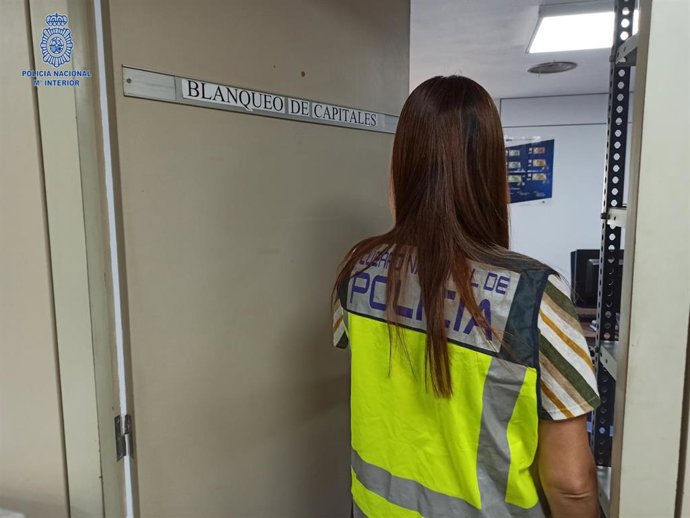 La Policía Nacional Ha Detenido A Cuatro Personas Por Diversos Delitos Contra La Propiedad Industrial, Blanqueo Y Estafa