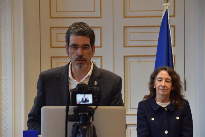 El alcalde de San Sebastián, Eneko Goia, y la edil Marisol Garmendia