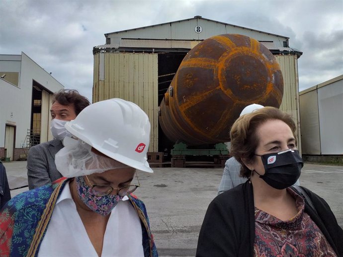 Visita de la alcaldesa de Gijón, Ana González, y del senador socialista  Francisco Blanco a las instalaciones del Tallerón de Duro Felguera, en Gijón