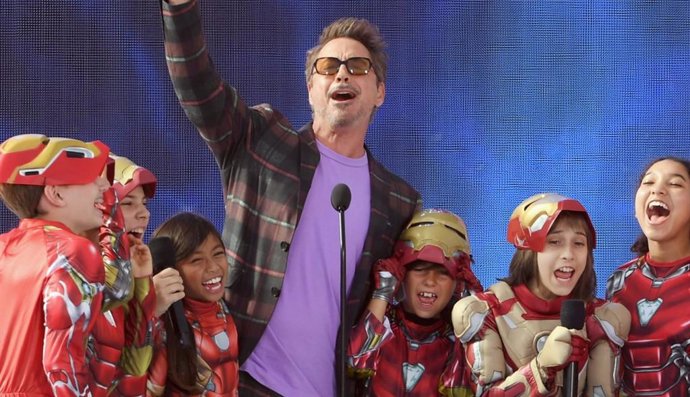 Robert Downey Jr recibe el Teen Choice Award como mejor actor de cine en 2019