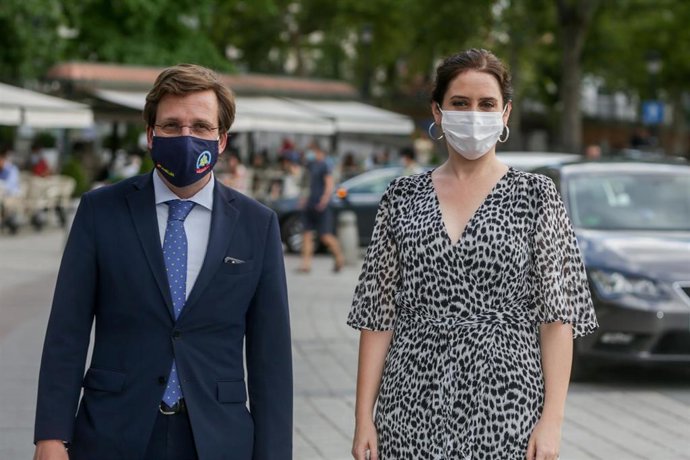 La presidenta de la Comunidad, Isabel Díaz Ayuso; y el alcalde de la capital, José Luis Martínez-Almeida.