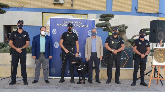 La Policía Local De Rincón De La Victoria Presenta La Unidad Canina (Ucan) Especializada En La Lucha Contra La Droga