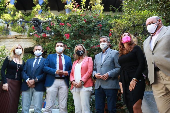 Autoridades en la presentación de la Fiesta de los Patios de Córdoba 2020