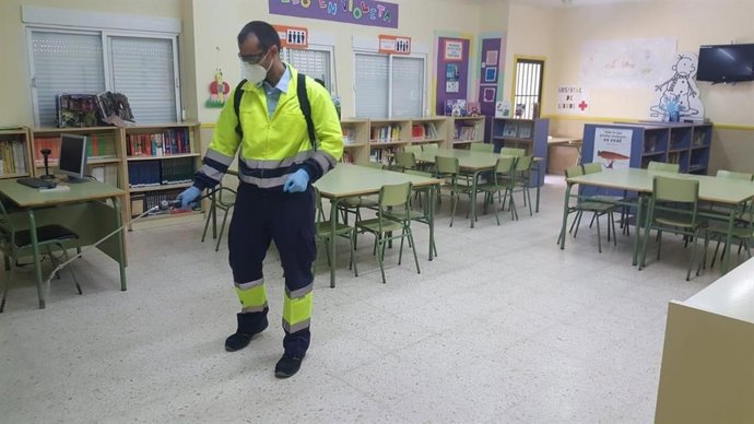 Desinfección de colegios públicos en Cádiz