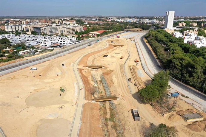 Intervención en el cauce del arroyo estacional Porzuna de Mairena del Aljarafe
