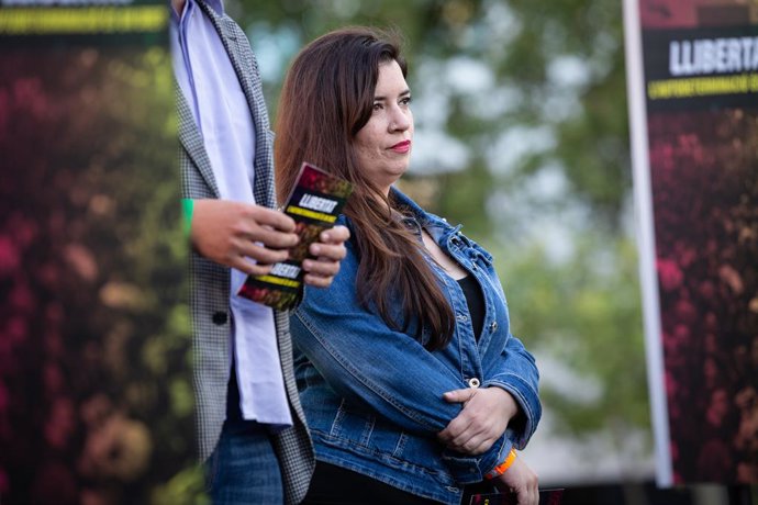 L'activista dels CDR Tamara Carrasco en la concentració a la Plaa Catalunya de Barcelona amb motiu de la finalització del judici de el 1-O.