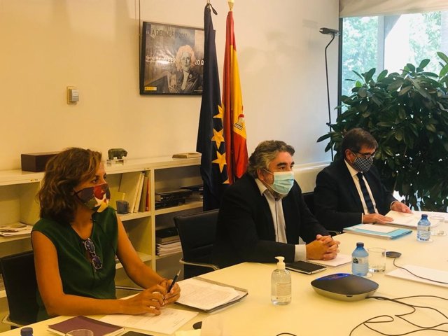 El ministro de cultura y deportes, José Manuel Rodríguez Uribes, junto a Irene Lozano, presidenta del CSD, y Joaquín de Arístegui, director general de Deportes.