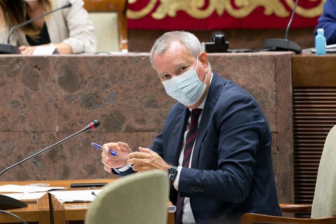 El consejero de Obras Públicas, Transportes y Vivienda del Gobierno de Canarias, Sebastián Franquis