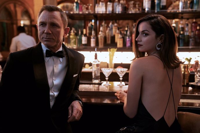 Ana de Armas y Daniel Craig en Sin tiempo para morir, la nueva película de James Bond
