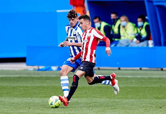 Álex Berenguer en el Alavés - Athletic