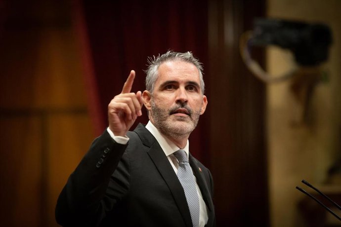 El diputado de Cs en el Parlament Jorge Soler durante su intervención este 6 de octubre de 2020 en el debate eneral sobre la situación sanitaria provocada por la pandemia del Covid-19, solicitado por el grupo de Cs