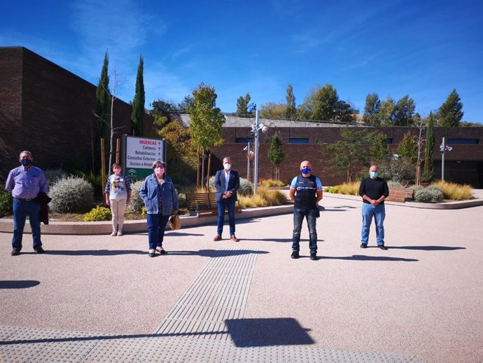 Concentración delante del Hospital de Cazorla