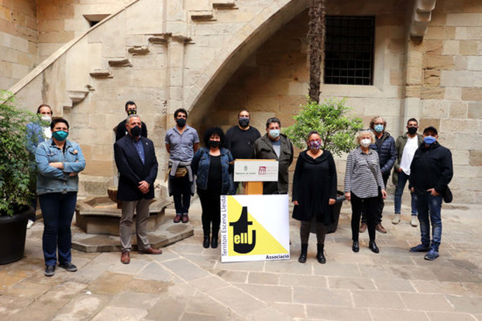 Pla obert de la presentació a l'IEI de Lleida del Catleg Tardor a Escena, el 6 d'octubre del 2020. (Horitzontal)