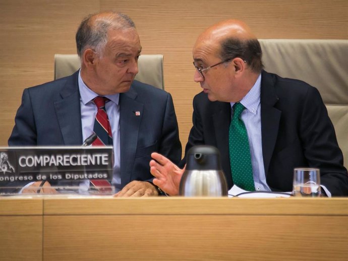 El excomisario Eugenio Pino y el diputado Mikel Legarda 
