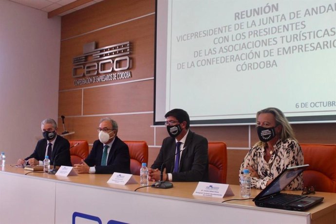 El vicepresidente de la Junta de Andalucía y consejero de Turismo, Regeneración, Justicia y Administración Local, Juan Marín, asiste a una reunión con el sector turístico en Córdoba.