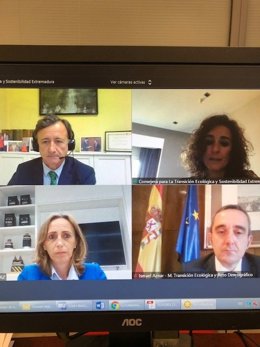 Participantes en un seminario online sobre impacto ambiental