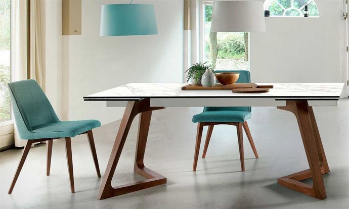 Mesa de comedor extensible con sobre porcelanico