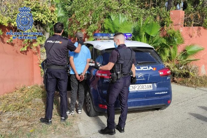 Nota Prensa: "La Policía Nacional Detiene A Un Hombre Por Asaltar Una Vivienda Tras Cortar La Valla Perimetral Del Domicilio "