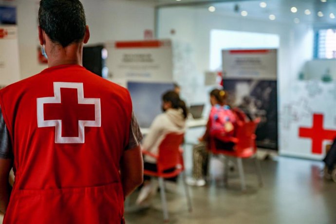 Trabajadores en la sede de Cruz Roja Española 