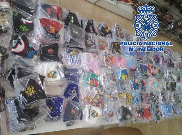 Policía Nacional Nota De Prensa Y Foto (La Policía Nacional Interviene 11.261 Mascarillas Falsificadas En Una Inspección A Un Comercio Del Polígono Guadalhorce Y Detiene A Cuatro Personas)