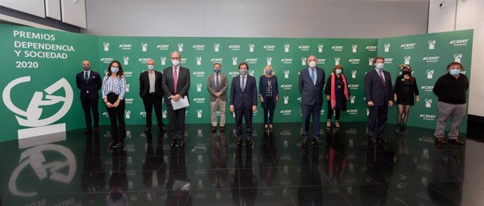 Foto de familia de los Premios Dependencia y Sociedad 2020 de Fundación Caser